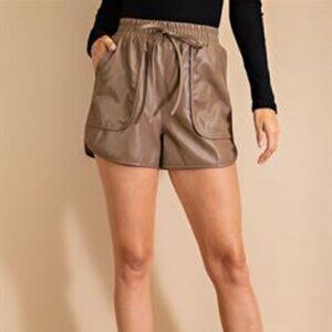 𝅺FAUX leather shorts (tan)